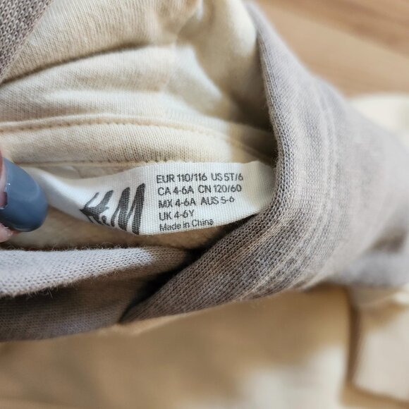 Bundle of 4 hoodies for boys - Picture 9 of 12